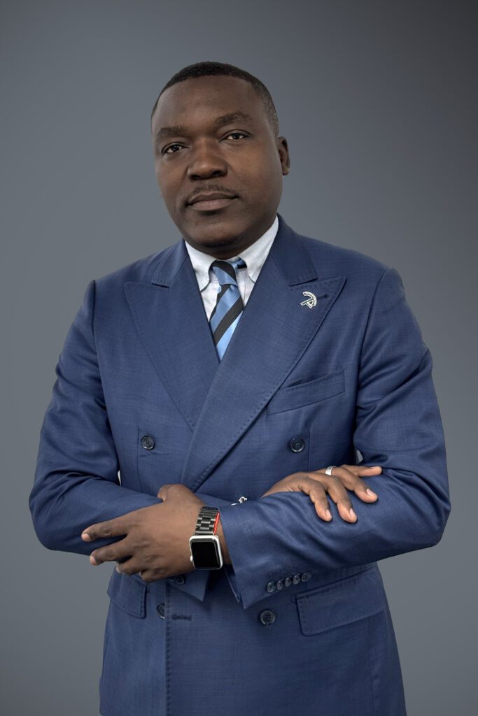 Patrice Batantou est un expert en droit des affaires, gouvernance d’entreprise et contentieux bancaire et fiscal.