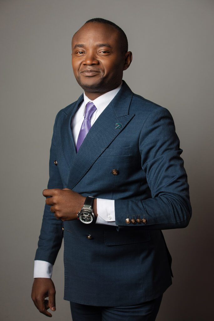 Alder Mbobo est un expert du contrôle interne et de l’audit, disposant de plus de douze ans d’expérience au sein de groupes internationaux évoluant dans des environnements complexes et fortement réglementés.